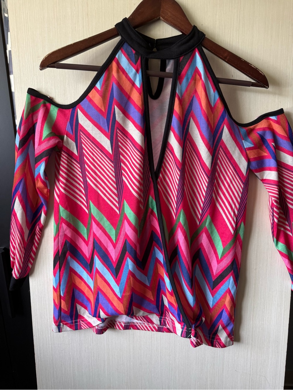 Cold-Shoulder Chevron Print Top in Multicolor